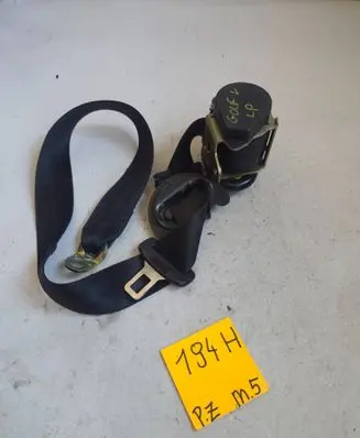 Volkswagen Golf V Front seatbelt 3289482