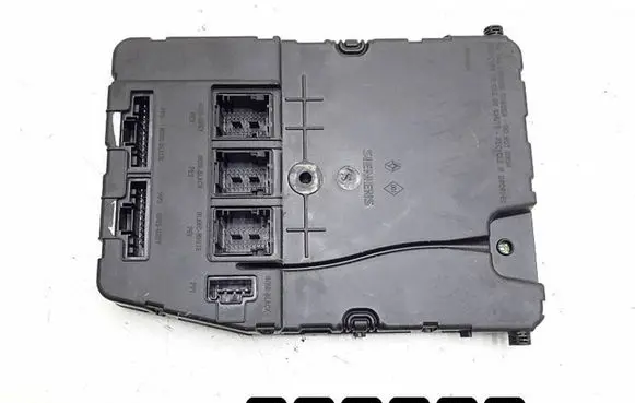 Renault Scenic II - Grand scenic II Fuse module 8200525385 05158 S118400260D