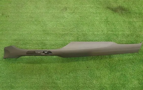 Dashboard glove box trim
