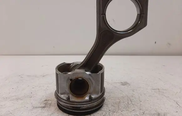 Subaru Legacy Piston with connecting rod