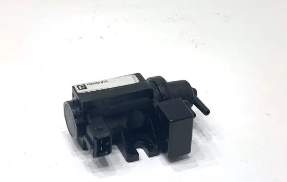 BMW 5 E60 E61 Fuel pressure regulator 779663403