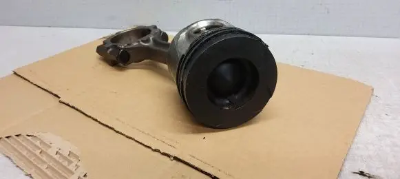 Nissan X-Trail T30 Piston 5M313