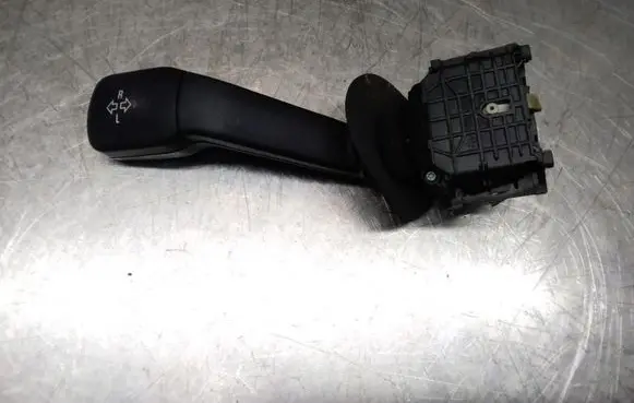 BMW 5 E39 Indicator stalk SAEQB92