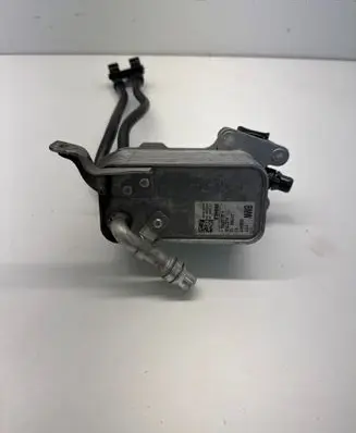 BMW 3 G20 G21 Engine oil radiator 8580419