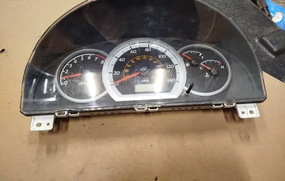 Suzuki Forenza Speedometer (instrument cluster) 96430957 11000857600D 5K1A