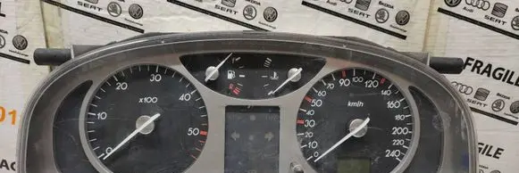 Renault Laguna II Speedometer (instrument cluster) 8200218878 ZN1CYH93
