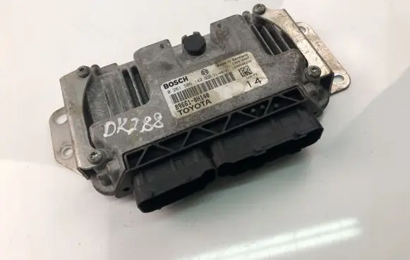 Toyota Yaris Engine control unit/module 896610H140