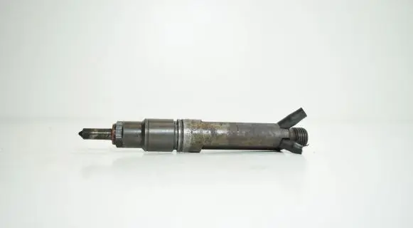 Audi A6 S6 C4 4A Fuel injector 046130201B