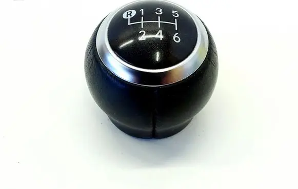 Toyota Yaris Cross Gear lever shifter trim leather/knob 
