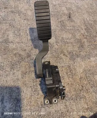 Renault Laguna II Accelerator throttle pedal 8200002904 6PV00811900