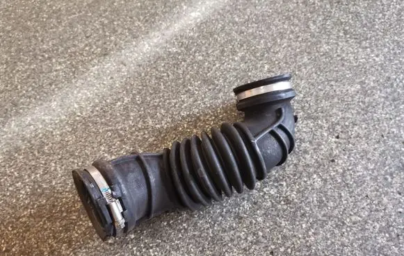 Buick Encore I Air intake hose/pipe 42669515