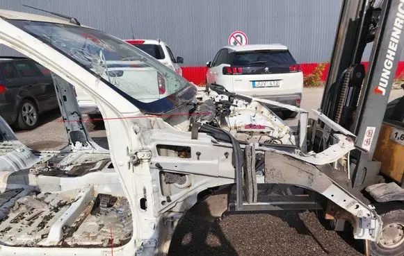 Mitsubishi L200 Front quarter panel 