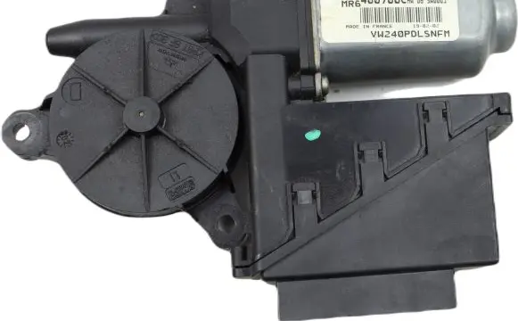 Volkswagen Polo IV 9N3 Front door window regulator motor 6Q2959801A