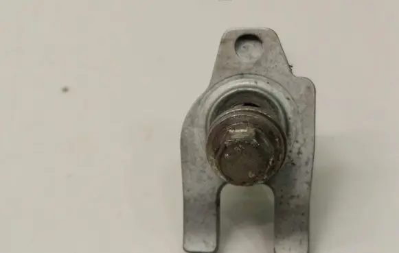 Nissan Qashqai Fuel Injector clamp holder 