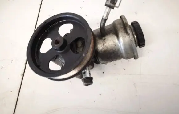 Toyota Avensis T250 Power steering pump