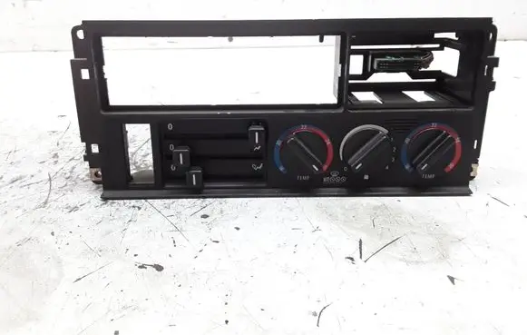 BMW 5 E34 Climate control unit 62131384141