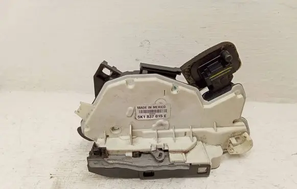 Volkswagen Beetle A5 Front door lock 5K1837015E