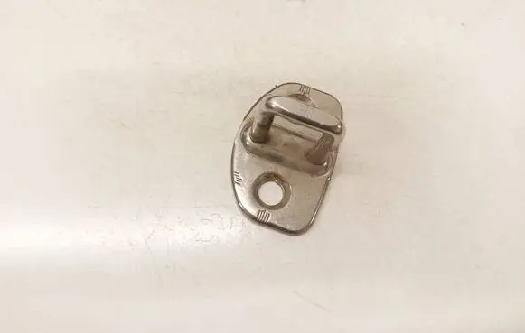 Audi A6 S6 C6 4F Front door lock loop/hook striker 8E0837033