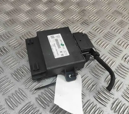 Volkswagen Touareg II Voltage converter/converter module 7PP959663E
