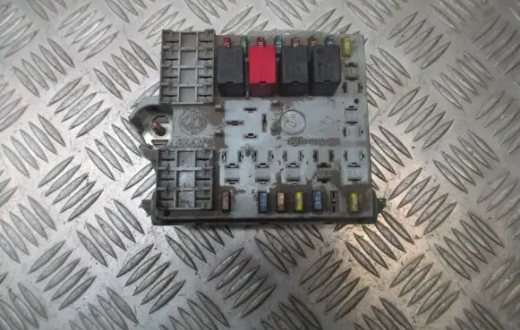 Alfa Romeo GT Fuse box cover 51742420