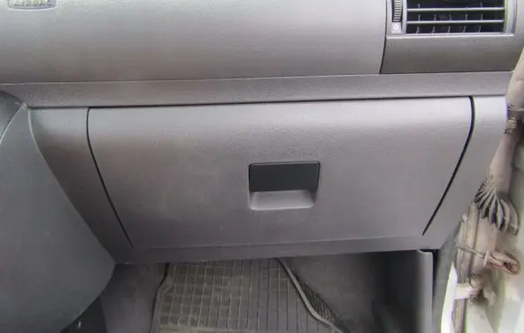 Volkswagen Fox Glove box 