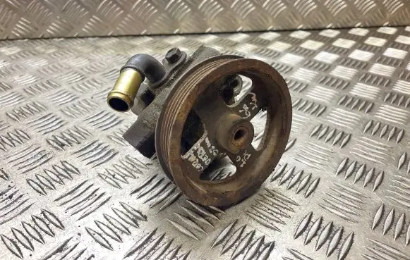 Toyota Corolla Verso E121 Power steering pump
