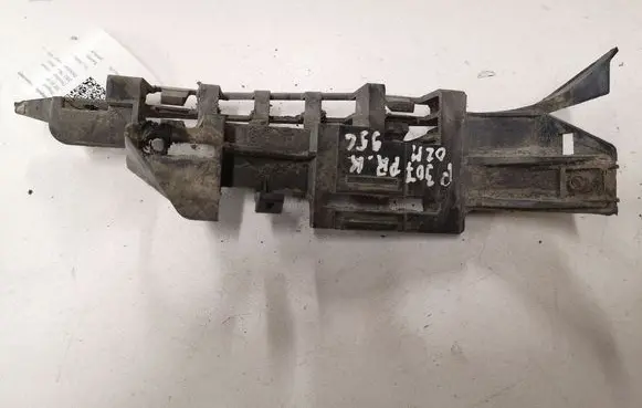 Peugeot 307 Front bumper mounting bracket 9643074580