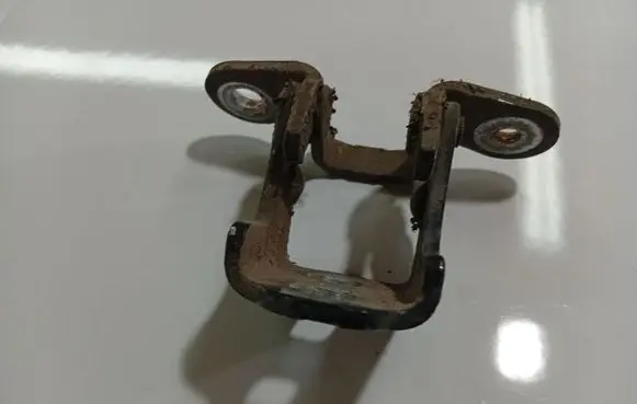Fiat Freemont Rear door lower hinge 