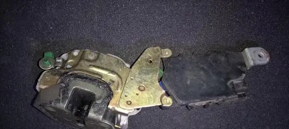 Subaru Forester SF Front door lock