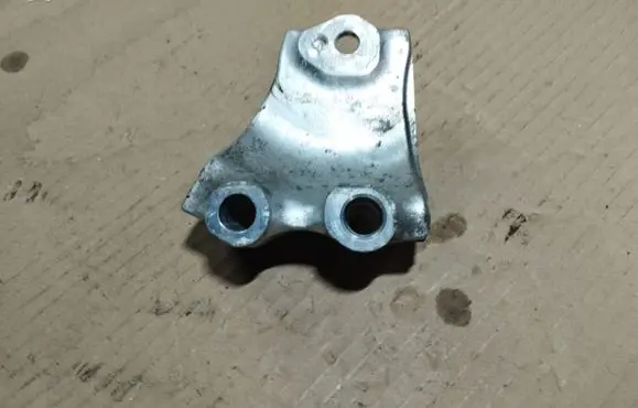 Honda Civic Engine mounting bracket