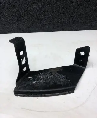 Front bumper mounting bracket
