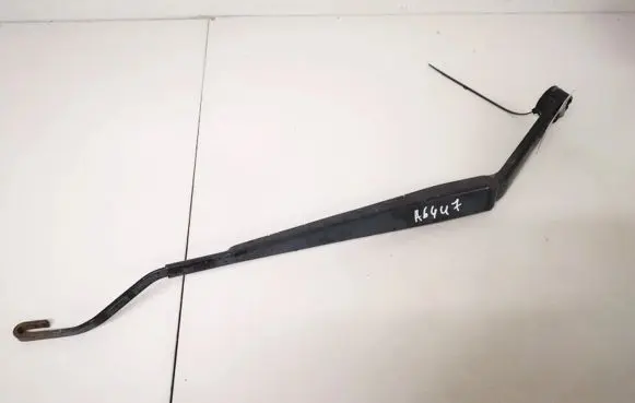 Nissan X-Trail T31 Front wiper blade arm