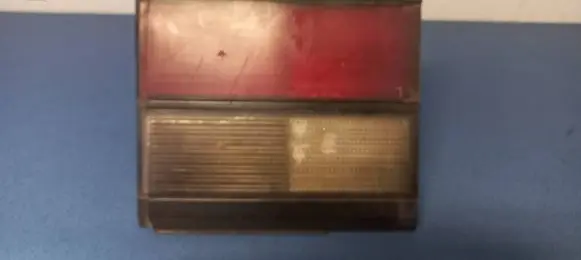 Volkswagen PASSAT B3 Rear/tail lights 333945107