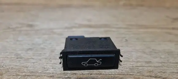 BMW 3 E46 Tailgate opening switch 61318365579