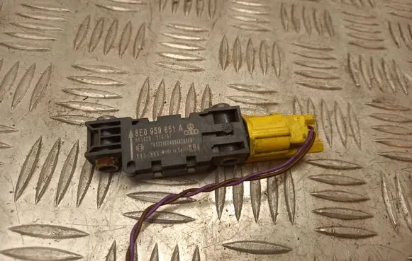 Audi A4 S4 B7 8E 8H Airbag deployment crash/impact sensor 8E0959651A