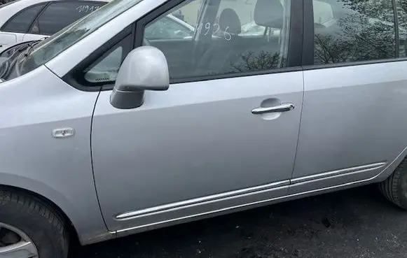 KIA Carens I Front door 