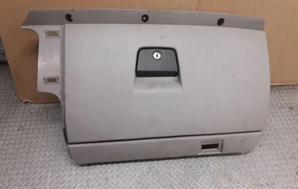 Volvo V50 Glove box 8626141