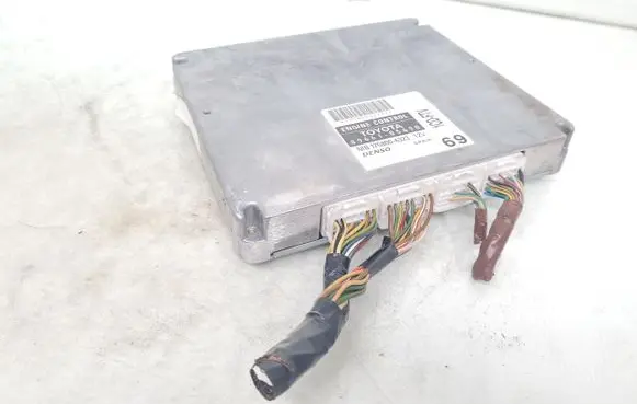 Toyota Avensis T250 Engine control unit/module 8966105690