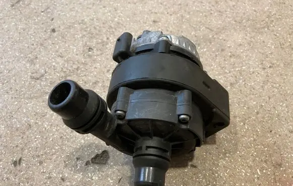 BMW X5 F15 Electric auxiliary coolant/water pump 8602021
