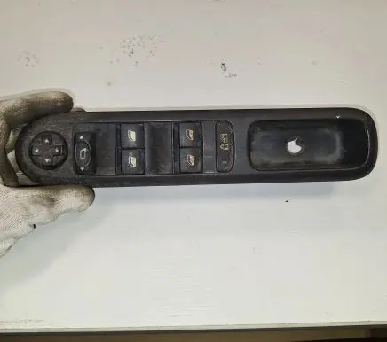 Subaru Legacy Electric window control switch 96650620ZD