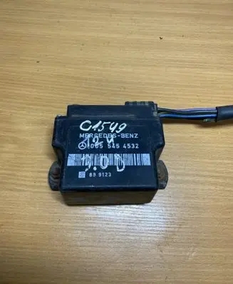 Mercedes-Benz E W124 Glow plug pre-heat relay 0055454532 C1549