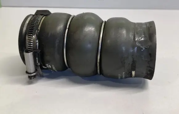 Peugeot 308 Intercooler hose/pipe 9686523980