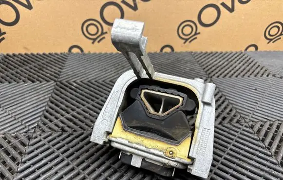 Volkswagen PASSAT B8 Engine mount bracket 3Q0199262J 3Q0199262 02022018