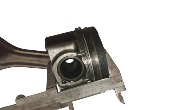 Subaru Forester SH Piston with connecting rod
