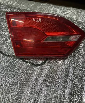 Volkswagen Jetta VI Tailgate rear/tail lights