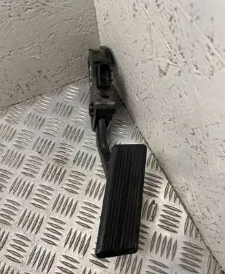 Chrysler Voyager Accelerator throttle pedal 034PE4206 04861650AB 05152