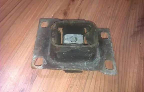 Ford Focus Engine mount bracket 98AB7M121NB