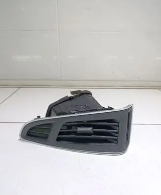 Ford Focus Dashboard side air vent grill/cover trim BM51018B09 31100J