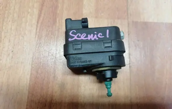 Renault Scenic I Headlight level adjustment motor 7700840141