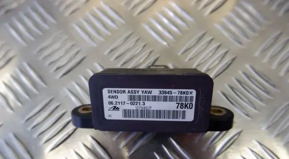Suzuki Grand Vitara II ESP acceleration yaw rate sensor 3394578K0